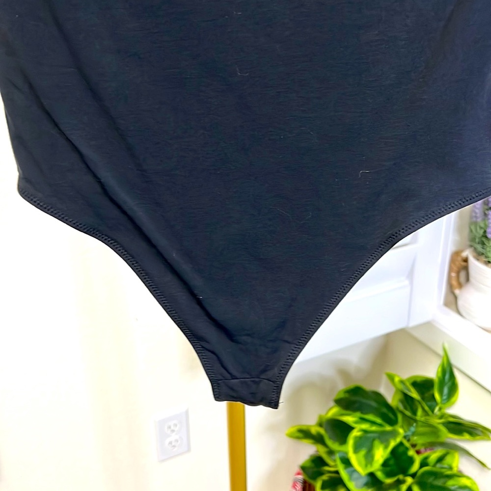 Everlane - Picture 6 of 8